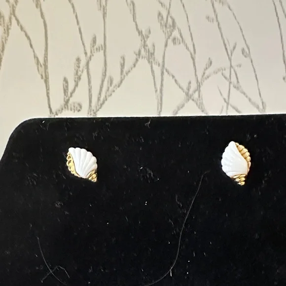 Avon Gold and White Shell Earrings - Picture 1 of 3